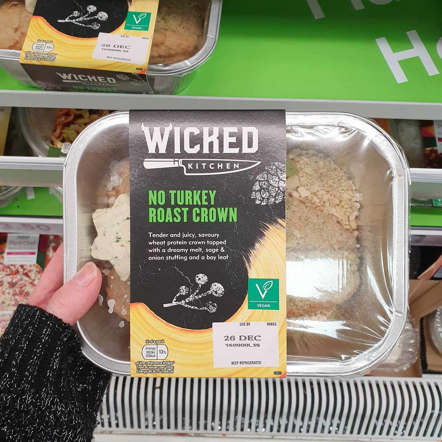 We're spoiled for choice with the Wicked range from Tesco. That ginger chai cake may not last until Dec 25th 😛 What are you eating for your christmas meal? There's also great options from veganic.ie (Ireland's first vegan supermarket) including a winter roast and diced "bacon" from @terravegane 🤩 #veganchristmas #veganfood #festivevegan #averyveganchristmas #irishveganchristmas