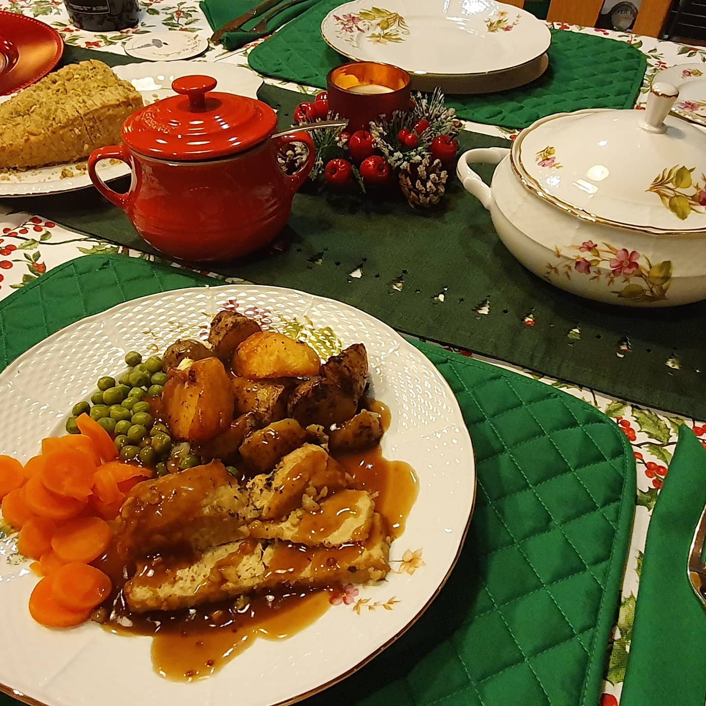 The Wicked roast from Tesco was terrific; lots of thyme and sage and the texture was excellent as well, particularly the next day. Perfect for cranberry and stuffing sandwiches. Crispy @terravegane diced bacon bits went down a treat too and were a v tasty pairing with maple roasted sprouts. Hope everyone had a lovely Christmas! #veganchristmas #happyvegmas #irishvegan
